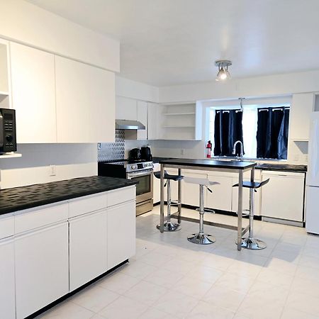 Cozy Stylish Black & White Design Room In The Heart Of Vancouver! Private Parking, Self Check-In & Just 4 Mins To Metrotown! Экстерьер фото