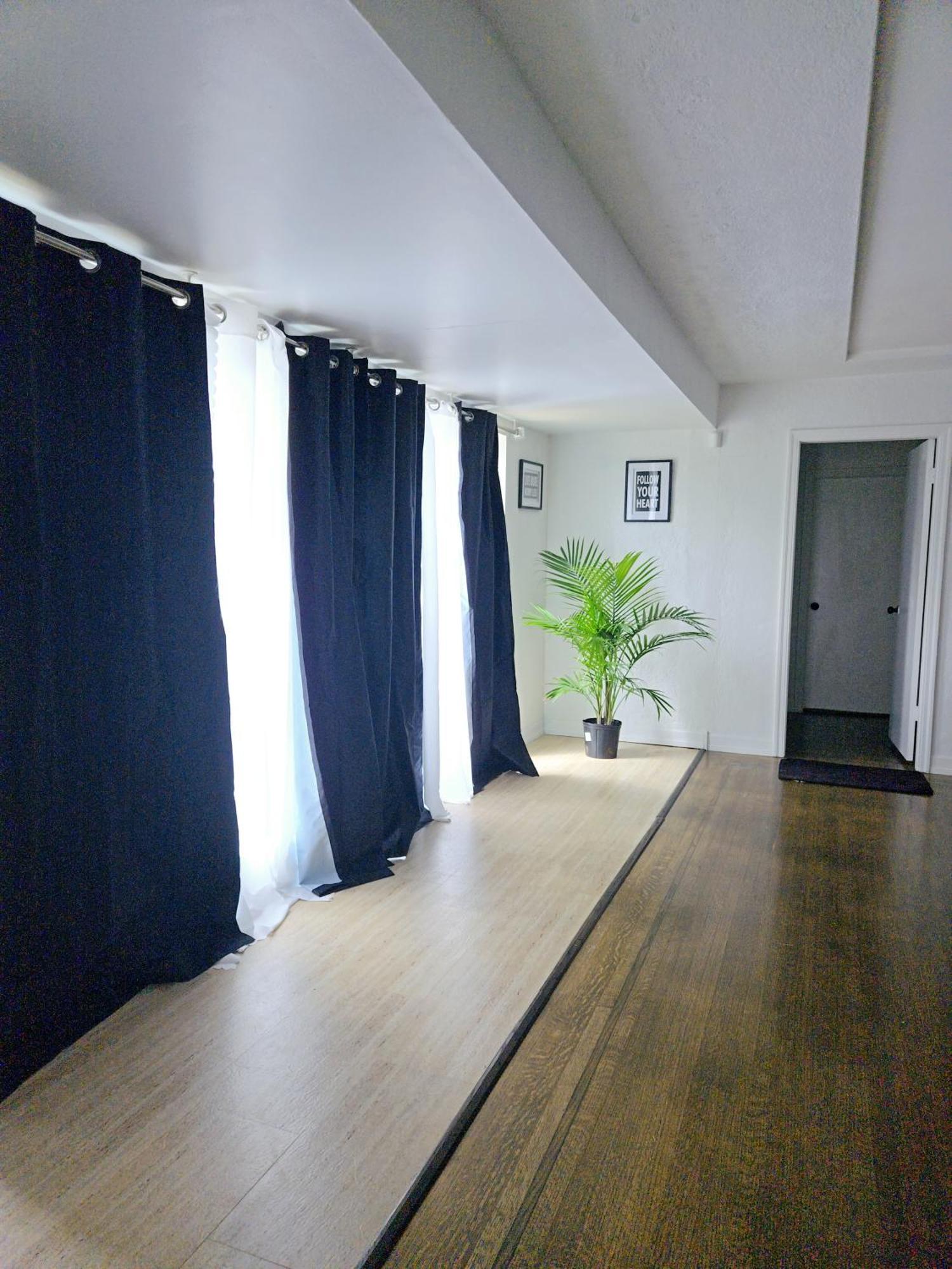 Cozy Stylish Black & White Design Room In The Heart Of Vancouver! Private Parking, Self Check-In & Just 4 Mins To Metrotown! Экстерьер фото